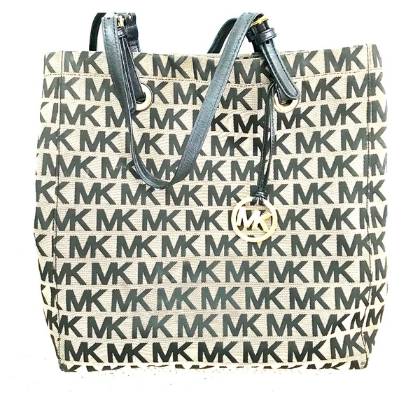 Handbags - Michael Kors Tote